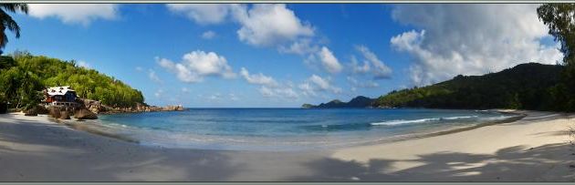 Vue panoramique sur Anse Takamaka et sa belle plage - Mahé - Seychelles