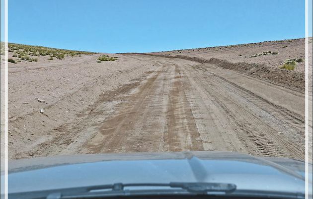 19/03/2022 : nous prenons la route vers San Francisco de Chiu-Chiu en passant par un plateau désertique situé à 4500 m d'altitude - Désert d'Atacama - Chili