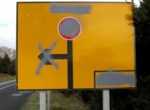 Les panneaux sur nos routes.