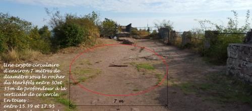 L'emplacement de la crypte circulaire au niveau du rocher du Markfels dans le château du Haut-Barr, le jeudi 20 août 2015.(Albert Fagioli)