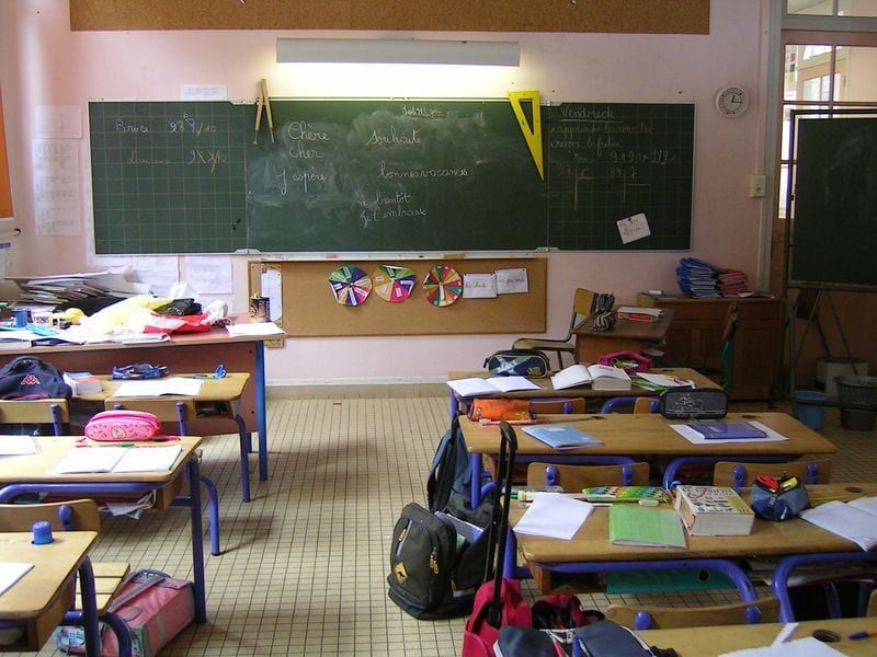 Salle de Classe (illustration).jpg