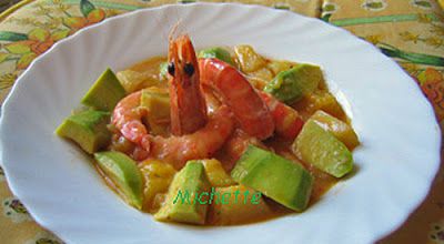 Nage de crevettes aux épices et  aux fruits.