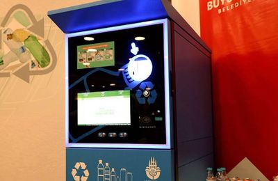 A Istanbul, on peut recharger sa carte de métro en recyclant ses bouteilles en plastique...