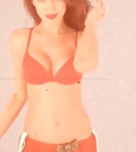 Fêtez Noël avec la sexy Irina Shayk en Mère-Noël