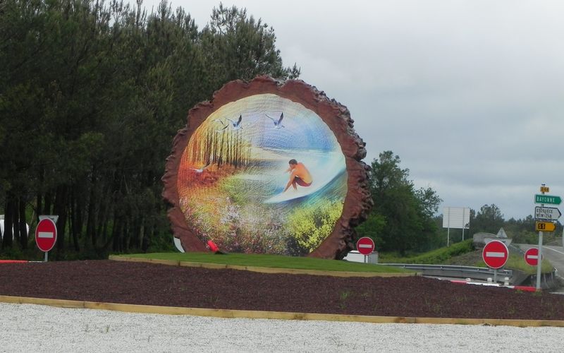 un beau rond-point dans les Landes !
