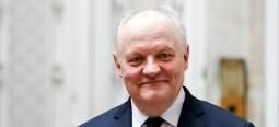 Surprise ! Un média, Slate, présente François Asselineau sans parti-pris !
