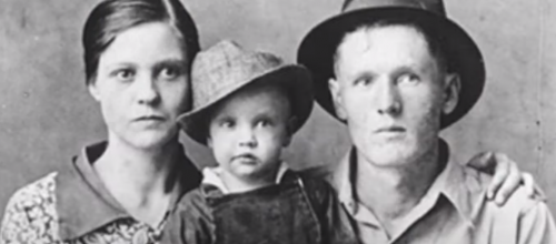 vous avez dit ELVIS -titre en rapport -autour de lui 