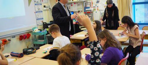 Le sénateur maître d''école