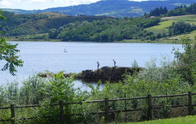 Le lac de Villerest dept de la Loire 42300