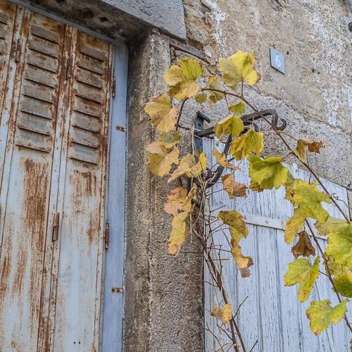Château-Chalon : de rouge et de rouille. (2)