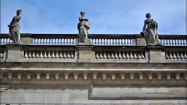 Muses et déesses du portique du Grand Théâtre