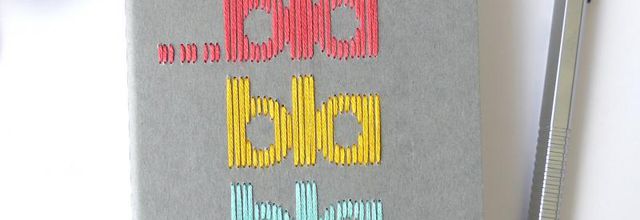 Le carnet brodé typographie moderne tricolore - The embroidered notebook tricolor modern typography