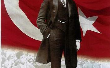 Kemal  Atatürk  fonde  la  Turquie  moderne