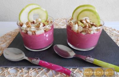 Crème de betterave et tartare de pomme et noix