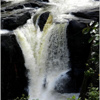 CHUTES DE LA RIVIERE   NAMORONA