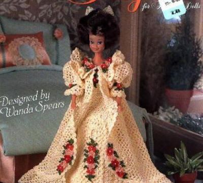Barbie en peignoir chic réalisé au crochet
