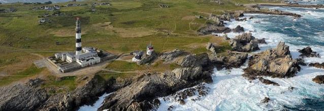 Pour la communauté des croqueurs de mots : « Vierge des mers ».  Ou « les îles », version décalée.