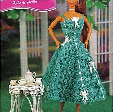 Barbie  en robe de jardin..