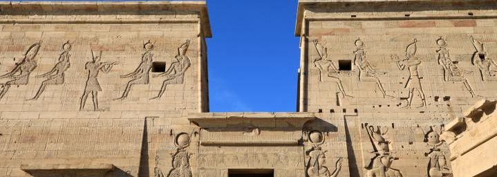 Intérieur du temple de la déesse Isis, île de Philae, Assouan, Egypte