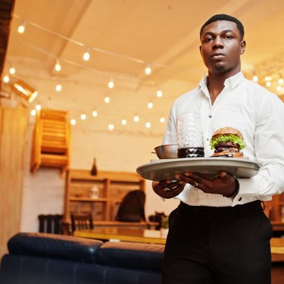 Le maître d’hôtel en entreprise : un chef d’orchestre discret mais incontournable