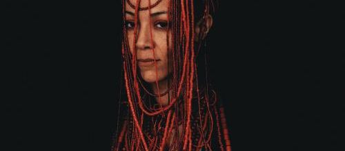 Elodie Rama nous offre son nouveau clip officiel Constellations