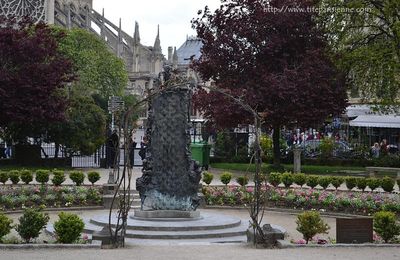  L'ïle de la Cité : Fontaine Saint Julien le Pauvre