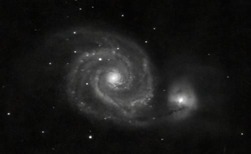 2022-08-03 M51 en monochrome