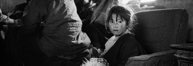 TIBET - regard d'un enfant 