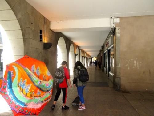 Parapluies et arcades
