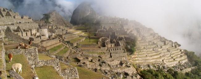 Le Machu Picchu dans les nuages