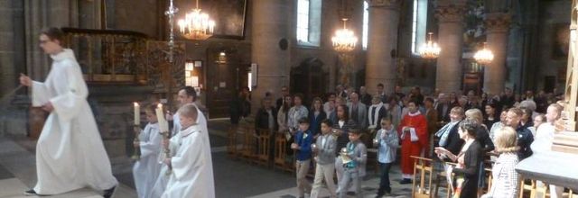 1ere communion à la cathédrale de Moulins
