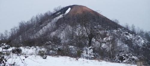 Un crassier sous la neige