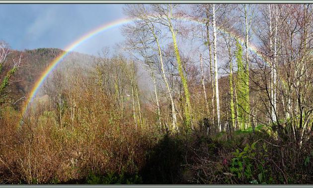 Les beautés d'un jour de pluie: vue panoramique sur un superbe arc-en-ciel à Lartigau - Milhas - 31