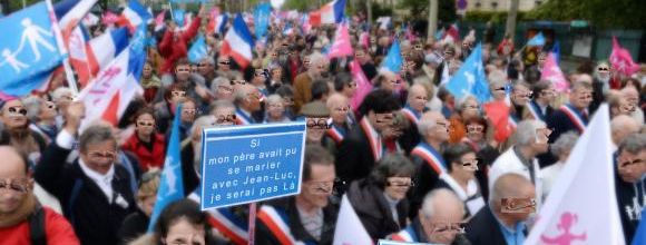 MANIF DANS LES RUES DE PARIS-JÉSUS N'A PAS EU DE MÈRE