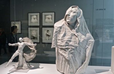 Rodin et Mapplethorpe dialoguent au musée Rodin: le drapé en photo et modelage