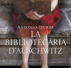 Descargar [PDF] {EPUB} LA BIBLIOTECÀRIA D AUSCHWITZ (TAPA DURA)