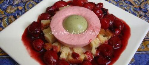 Demi sphère à la mousse de fraise et bavarois au basilic, compotée de fraise, cake au citron