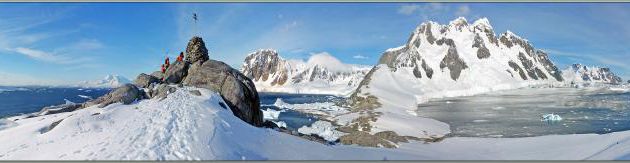 08/03/2022 : panoramas sur l'île Booth vus à partir de la colline au cairn - Péninsule Antarctique