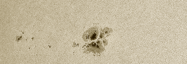 Les belles taches solaires AR 4062 et 4064 le 18 avril 2025