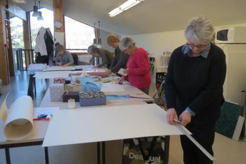 une journée à l'atelier de cartonnage.