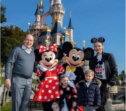 Albert, Charlene , Jacques et Gabriella ont rencontré Mickey