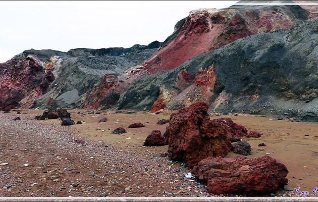 Encore et toujours du rouge - Smoking Hills - Cape Bathurst - Territoires du Nord-ouest - Canada