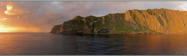 18 mars 2019 : panorama sur Inaccessible Island au lever du soleil - Tristan da Cunha