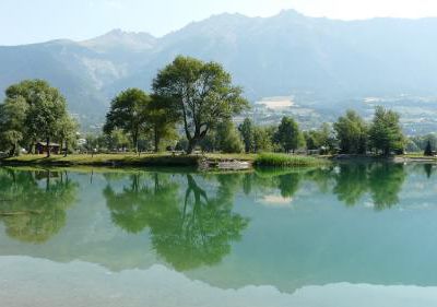 Le lac d' Eygliers ( Hautes-Alpes )