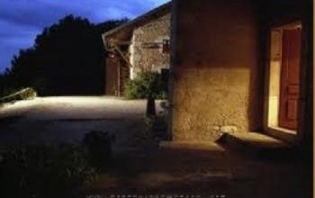 La cour 05 - La porte ouverte - Théa d'Albertville