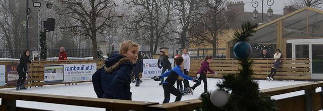 Rambouillet : Patinoire en plein air pour les fêtes de fin d'Année