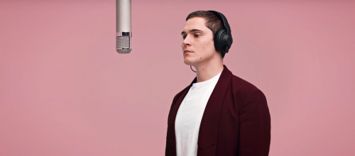 Her lâche son nouveau clip On & On avec Roméo Elvis en invité