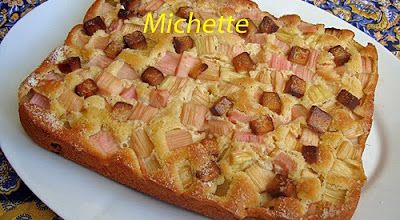 Tarte biscuitée fondante à la rhubarbe, turron et sirop d'amaretto