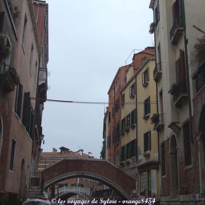 ITALIE VENISE PROMENADE EN GONDOLE