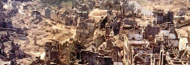 Saint-Lô sous les bombes le 6 juin 1944 ( Nadine Boursier - OUEST-FRANCE   )